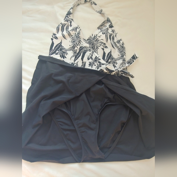 NWOT APT. 9 Black & White Floral Wrap-Front Halter One-Piece Swimdress - Size L - Picture 2 of 9